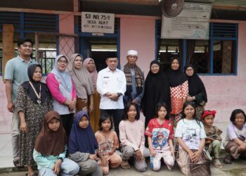 Gubernur Al Haris Turun Langsun Serahkan Bantuan untuk Korban Kebakaran di Desa Buat Kabupaten Bungo