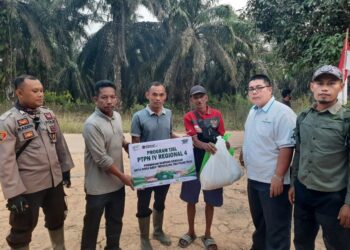 Ringankan Beban Warga Terdampak Kemarau, PTPN IV Regional IV Salurkan Paket Sembako untuk SAD