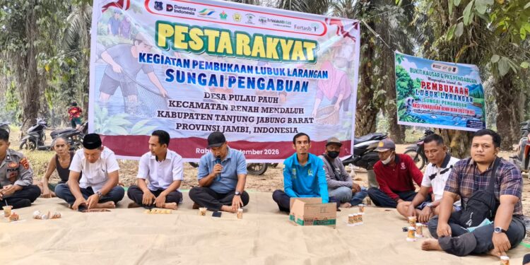 Warga Desa dan PTPN IV Regional IV Panen Ikan di Lubuk Larangan