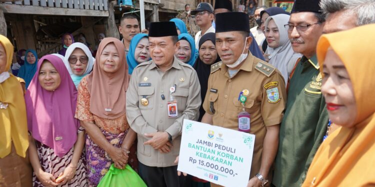 Gubernur Al Haris Tinjau Lokasi Kebakaran di Tanjung Raden, Imbau Warga Waspada Api di Musim Kemarau