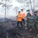 Kawasan Gambut Londerang Kembali Terbakar, Al Haris Turun ke Lokasi dan Uji Zat Pemadam Api Gambut