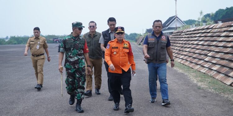 Gubernur Al Haris Bersama Danrem 042/Gapu Patroli Udara Tinjau Karhutla di Tanjab Timur
