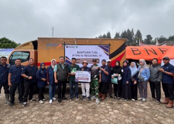 Hadir di Tengah Bencana, PTPN IV Regional IV Salurkan Bantuan untuk Warga Terdampak Banjir Bandang di Solok