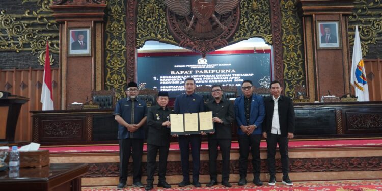Gubernur Al Haris Hadiri Rapat Paripurna DPRD Penyampaian Laporan Banggar dan Penandatanganan Nota Kesepakatan Ranperda Perubahan APBD 2026