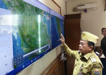 Pantau Monitor SiPongi, Gubernur Al Haris Ungkap Jambi Terkepung Asap Akibat Arah Angin