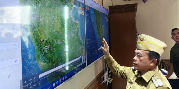 Pantau Monitor SiPongi, Gubernur Al Haris Ungkap Jambi Terkepung Asap Akibat Arah Angin